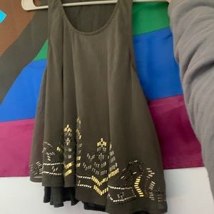 gray medium kids top with fake gold and black sparkles